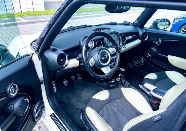 MINI Cooper S cena 35000 przebieg: 135000, rok produkcji 2007 z Poznań małe 191